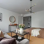 Budget Studio In Hip Sofo - Construction Work